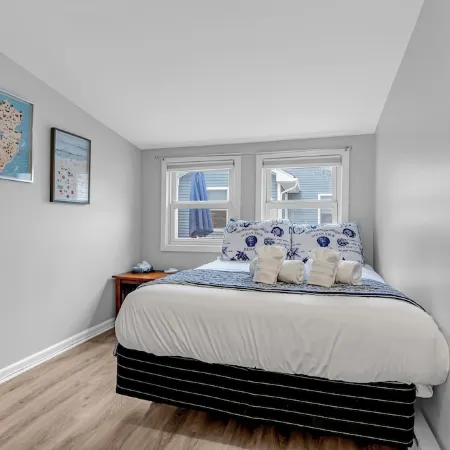 1 Block to Beach with Linens + Towels, BBQ & AC
