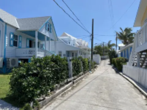 Pa Willie’s - Locally owned historic cottage conveniently located with dock. Hotels in Elbow Cay