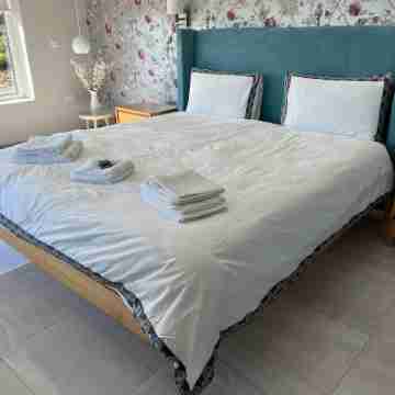 Exquisite Galway City- Luxury Home 2miles from city center Rooms