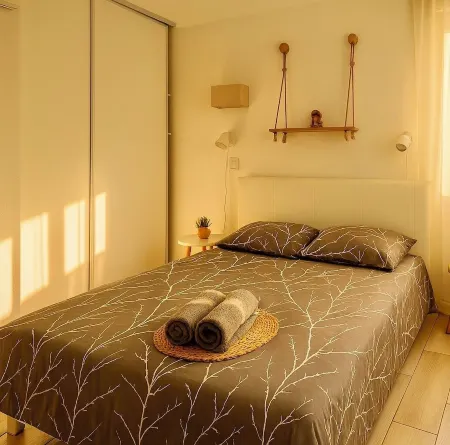 Cozy Beachside Stay – A/C, Wi-Fi, Comfort & Calm