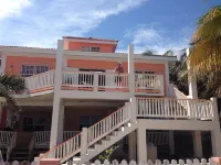 Casa Magdaluz, Recently Renovated Beach House with Great View!! - Homestays