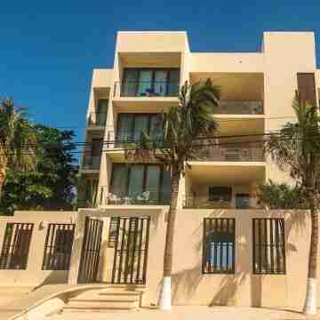 Create Unforgettable Memories in Your Beachfront Escape with Stunning Views! Hotel Exterior