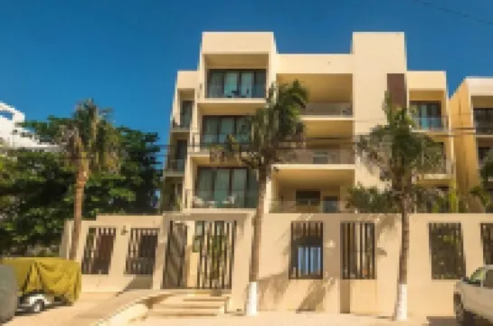 Create Unforgettable Memories in Your Beachfront Escape with Stunning Views!