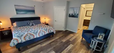 Beach house 3BR/3.5BA 5 minute walk to bay with extra parking for a boat/RV Отели рядом с достопримечательностью «Island Style»
