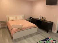 Disneyland Family home near Beach & Walk to zoo. Super central.