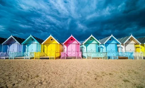 Brighton Beach Apartment  Parking Free on-Site & EV Charger