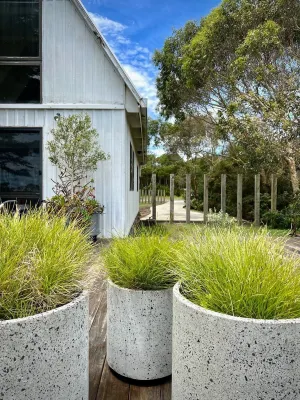 A shaped beach house located on the edge of Waratah Bay close Wilsons Promontory Hotels in Walkerville