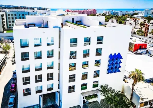 Modern 2-bedroom apartment in amazing Cabo San Lucas w/ hot tub, pool and Gym