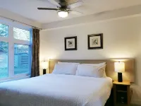 King Bed 1 bedroom apt AC, Gym cls to DT Canmore UG Parking incl. sleep 4