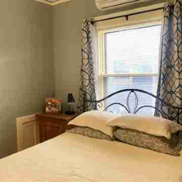 Lovely Uptown Mpls apartment! Rooms