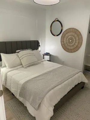 Charming 2-bedroom rental centrally located Hotels near David S. Mack Sports and Exhibition Complex - Hofstra University
