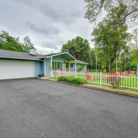 Walk to Dtwn! Dog-Friendly Oakhurst Gem with Yard