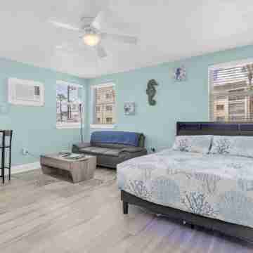 Cozy St. Pete Beach condo - Steps to the beach & sunsets + Heated pool Rooms