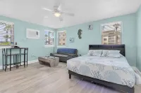 Cozy St. Pete Beach condo - Steps to the beach & sunsets + Heated pool