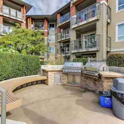 2 Bed + DEN 2 Bath Downtown Kelowna Hotel Exterior