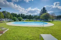 Golf, Hike and Swim Gem Less Than 1 Mi to Sugarbush Resort