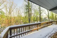 Trail Access On-site: Gorgeous MCM Deck House!