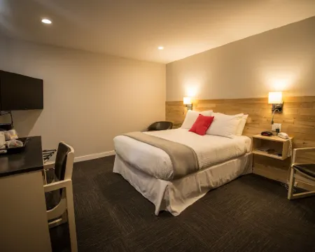 Motel Colonial Hotels in Rimouski