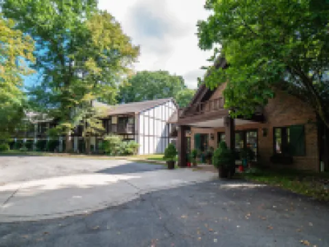 Spring House Inn Hotels in Porter