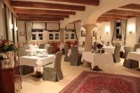 Gut Altholz Landhotel und Restaurant Hutter oHG Hotels in Künzing