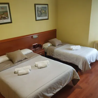 Hostal Restaurante Iruñako Hotels near Rosa Manzano railway station