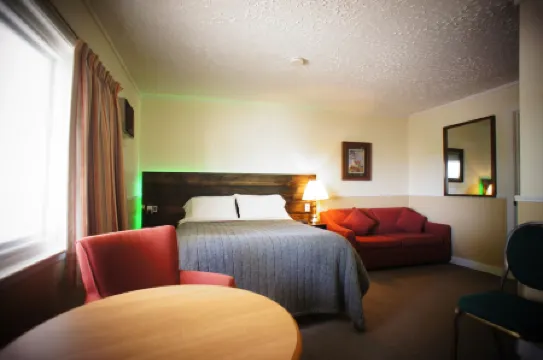 Silverwood Inn & Suites