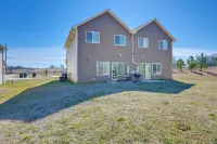 5 Mi to Charlotte Motor Speedway: Cozy Townhome - Homestays