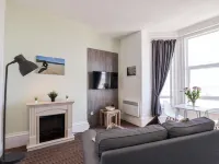 6 Beach View Beaconsfield House Hotels in Flamborough