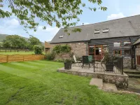 Pentre Barn Hotels in Llantilio Pertholey