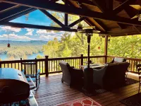 Bear's Mountaintop Views 3 Bedroom Chalet by RedAwning