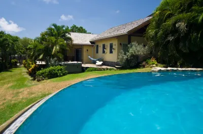Maca Bana Hotels near Fort George