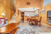 Modern & Sleek Condo - Creekside #110