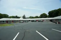 Clinton Motel - Motels