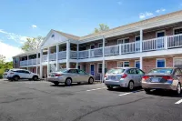Cape Cod Harbor House Inn - Motels