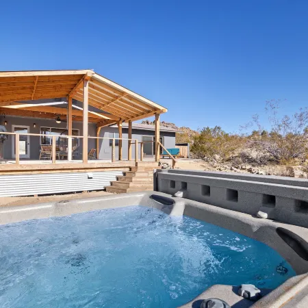 Dreamspace - Hot Tub, Fire Pit, 5 Min. to Park 2 Bedroom Home by RedAwning