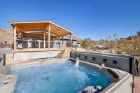 Dreamspace - Hot Tub, Fire Pit, 5 Min. to Park 2 Bedroom Home by RedAwning Hotels in Joshua Tree