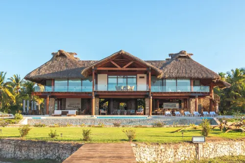 Casa Kundavi Beach Front Paradise - Homestays