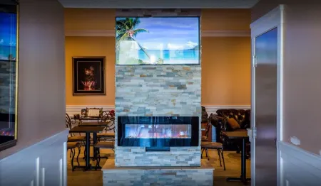 Midway Motel Отели в г. Брандон