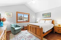 Stand-Alone Mountain Home, Private Hot Tub and Deck, Mountain Views #34 Hotels in Silverthorne