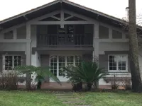 Villa du Pyla in a green setting, private heated pool and roller shutter Decathlon La Teste de Buch附近的飯店