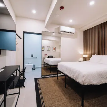 The Looking Glass Hotel Hotels near Museum of Contemporary Art