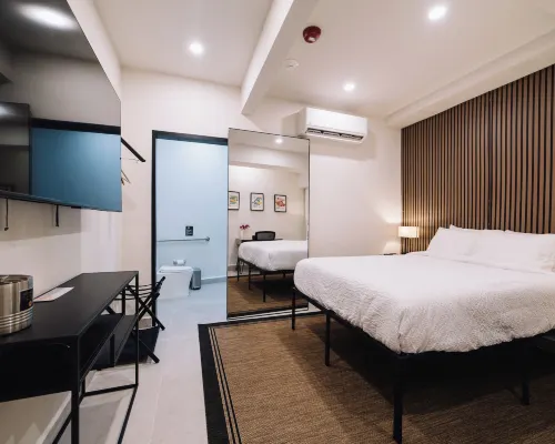 The Looking Glass Hotel Hotels near El Teatro