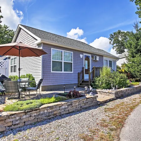 Wells Beach Cottage w/ Pool Access ~ 1 Mi to Coast