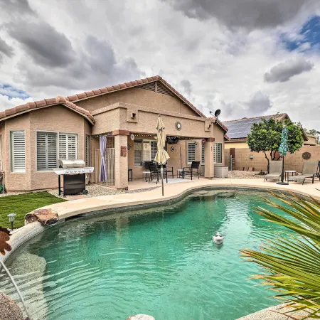BBQ-Ready Oasis Near Golfing and Surprise Stadium!