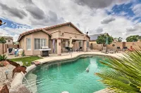 BBQ-Ready Oasis Near Golfing and Surprise Stadium! - parking