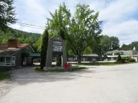 Ray Lyn Motel Hotels in Genelle