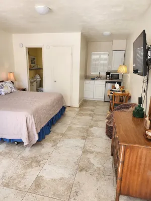 Silver Sands Motel
