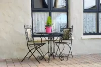 The Courtyard Guesthouse B&B Hotels in Adare