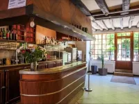 Hotel Restaurant le Grand Monarque Hotels in Nievre