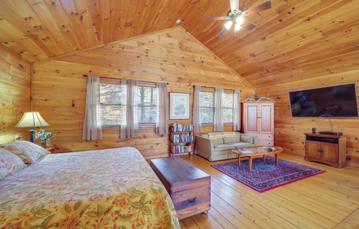 8 Mi to Appalachian Ski! Mtn-View Gem on 22 Acres